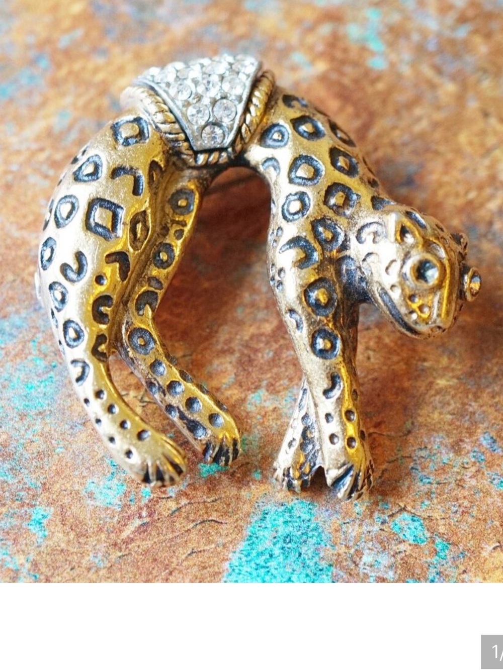 Vintage Florenza Gold Plated
Panther Brooch with Rhinestone
Pavé